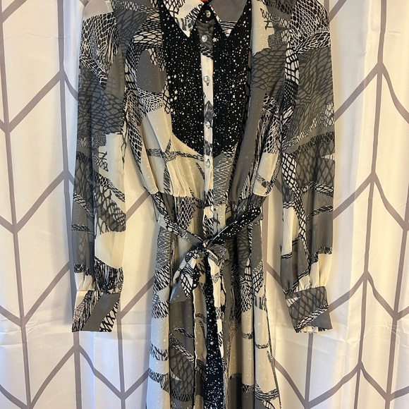 Kirna Zabete Dresses & Skirts - Kirna Zabete for Target Black and White Long Sleeve Dress